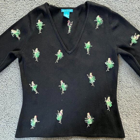 Alexandra Bartlett Sweaters - Alexandra Bartlett Hawaiian Hula Girl Black 3/4 length sleeve knit sweater